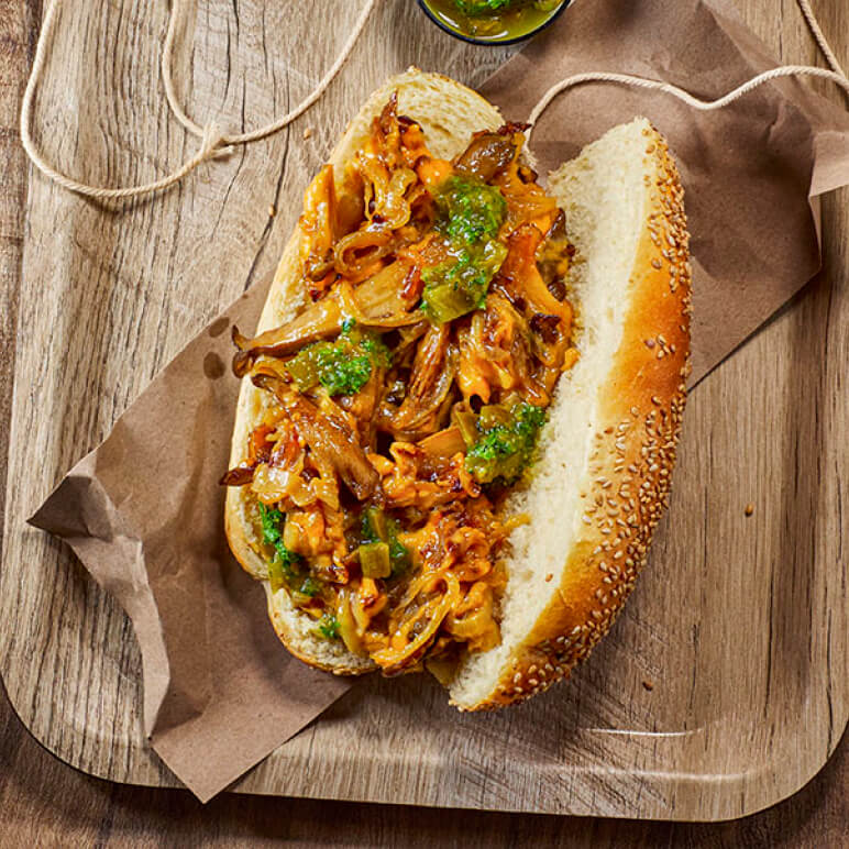 Smeuïg, kruidig en rijk aan smaak: het ultieme comfortfood vind je in de Philly cheesesteak sandwich. Of deze nou vegetarisch is of niet.