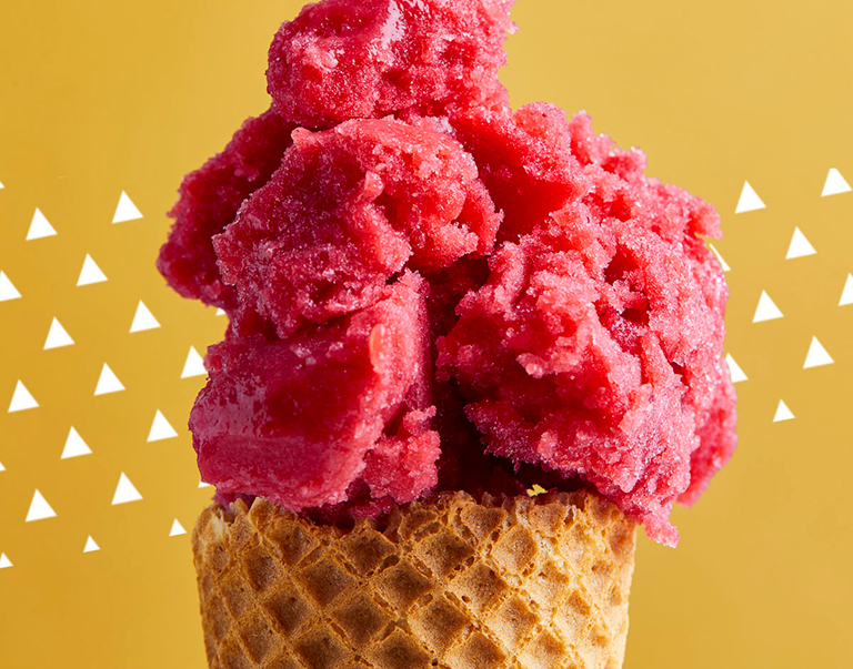 Gefermenteerde aardbei, wat een zoete, maar ook
zoute en tegelijk zure smaak oplevert. Geef dit ijs je eigen smaak door te spelen met hoeveelheden. 