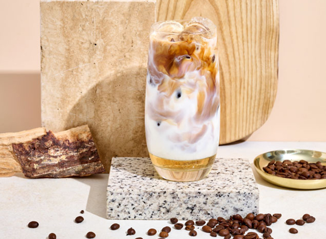 Onweerstaanbare ijskoffie met de rijke smaak van gezouten caramel 