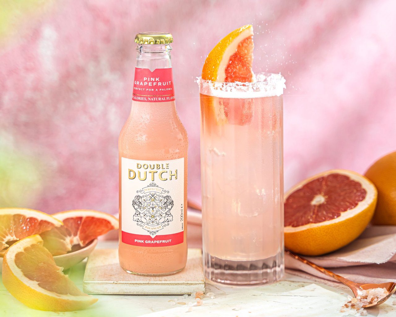 De Pink Paloma Pink lest de dorst als geen ander. De cocktail op basis van tequila is super eenvoudig te maken en is heerlijk voor jou en je gasten. Met verse Pink Grapefruit is de cocktail heerlijk op een zomeravond of bij het zwembad.