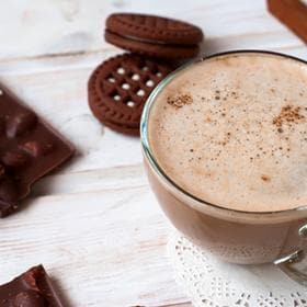 Verras je visite met je zelfgemaakte Cappuccino met chocoladeswirl. Haal de barista in jezelf naar boven en verwen jezelf en de mensen om je heen!